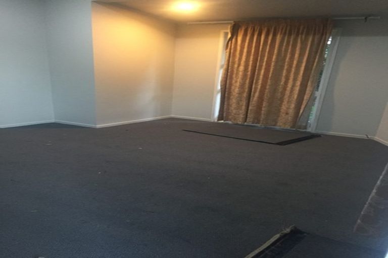 Photo of property in 2/56 Northcote Road, Northcote, Auckland, 0627
