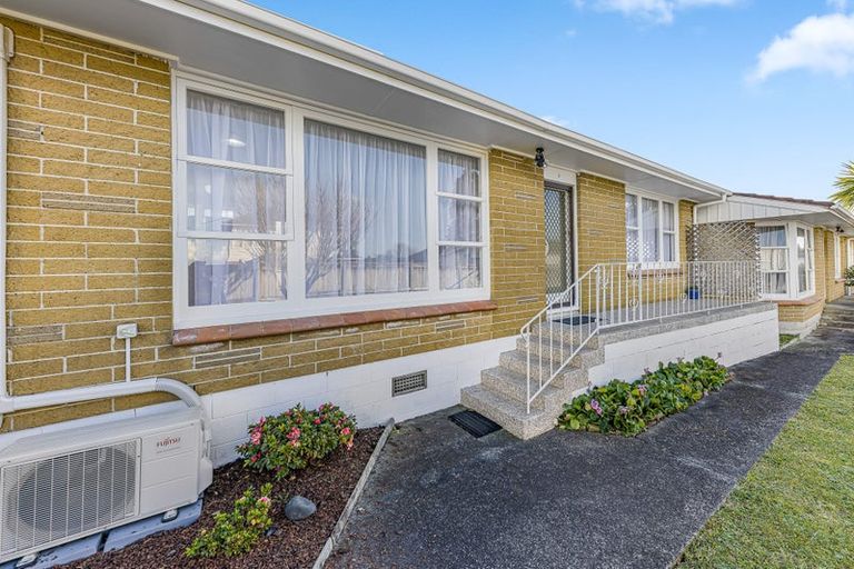 Photo of property in 3/222 Edmonton Road, Te Atatu South, Auckland, 0610