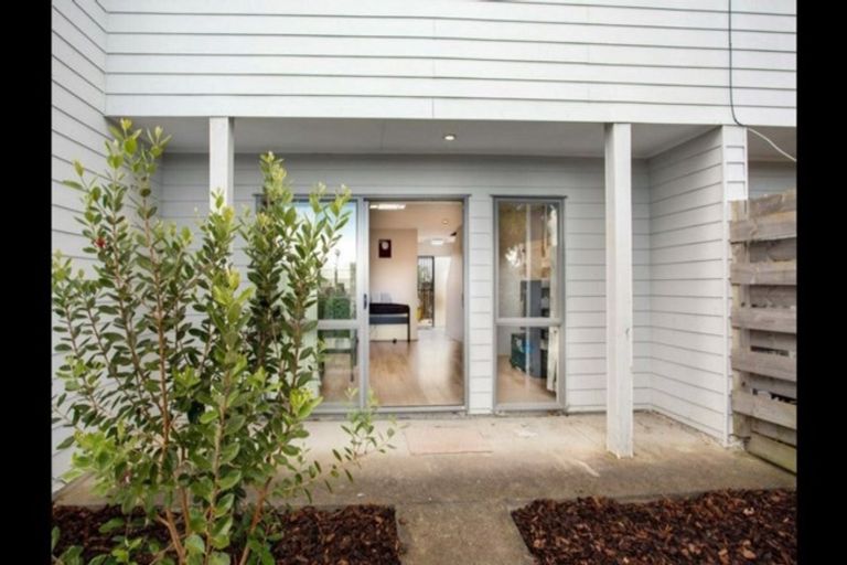 Photo of property in 30/3 Hulme Place, Henderson, Auckland, 0612