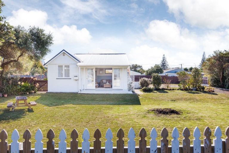 Photo of property in 131 Seabury Avenue, Foxton Beach, Foxton, 4815