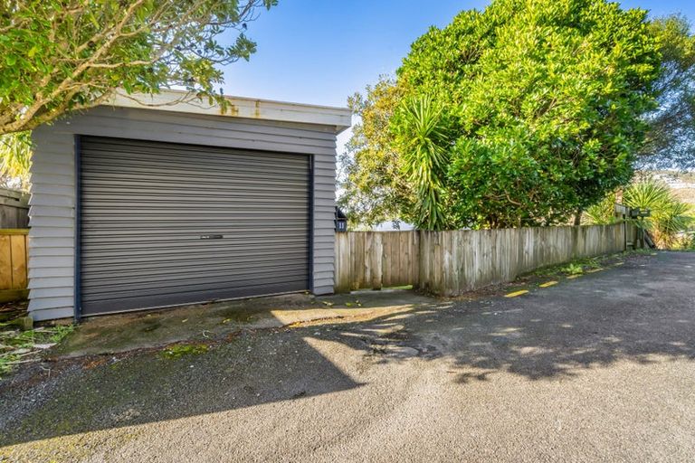 Photo of property in 11 Terawhiti Terrace, Karori, Wellington, 6012