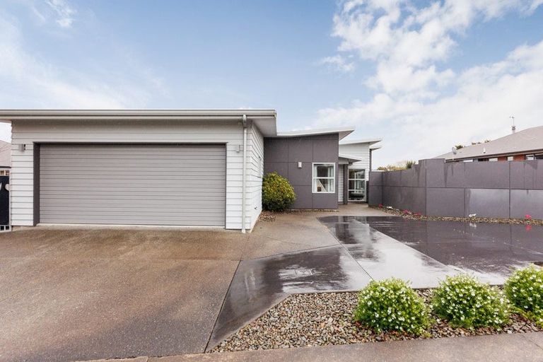 Photo of property in 7 Galea Grove, Kelvin Grove, Palmerston North, 4414