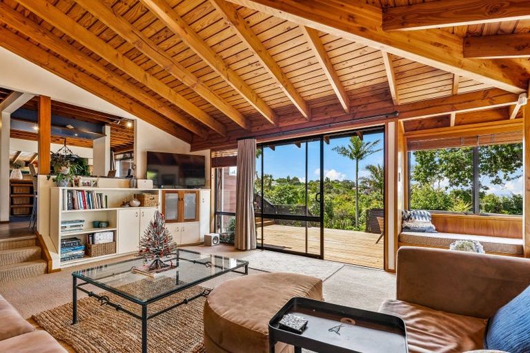 Photo of property in 3 Park Rise, Campbells Bay, Auckland, 0630