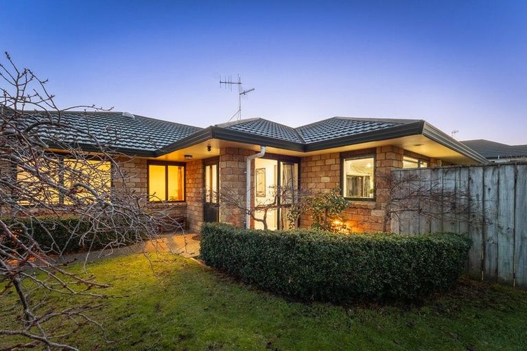 Photo of property in 33 Consort Close, Paraparaumu Beach, Paraparaumu, 5032