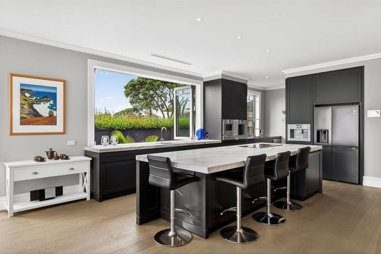 Photo of property in 27 Muritai Road, Milford, Auckland, 0620
