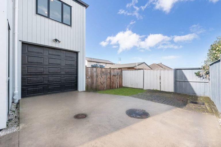 Photo of property in 718b Massey Road, Mangere, Auckland, 2022