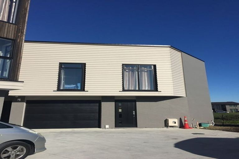 Photo of property in 3 Lemon Tree Lane, Flat Bush, Auckland, 2019