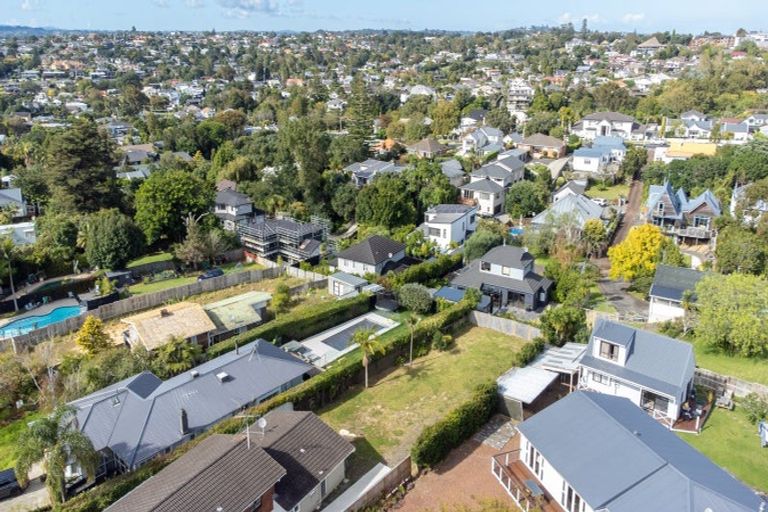 Photo of property in 75 Marine Parade, Mellons Bay, Auckland, 2014