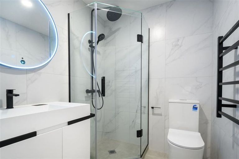 Photo of property in 53d Edmonton Road, Henderson, Auckland, 0612
