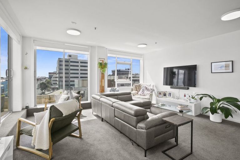 Photo of property in 22 Liardet Apartments, 302/22 Liardet Street, New Plymouth, 4310