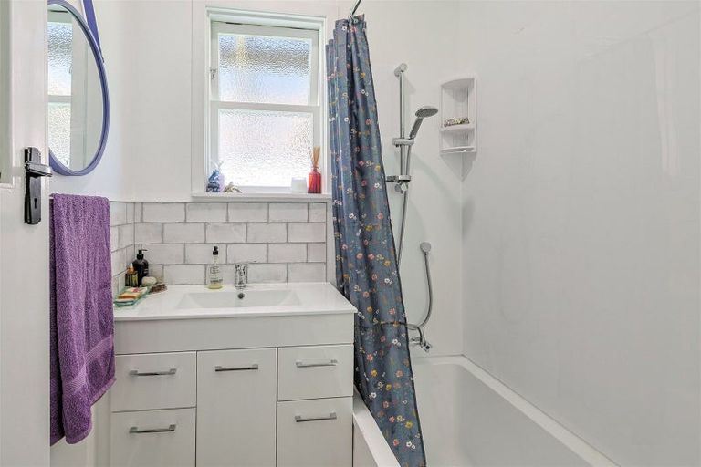 Photo of property in 25 Cobden Street, Westport, 7825