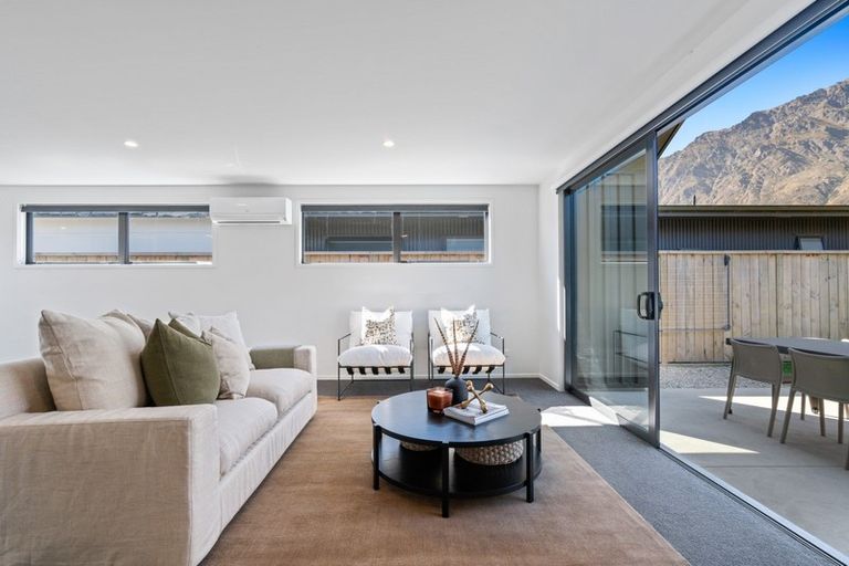 Photo of property in 12 Wheat Street, Jacks Point, Queenstown, 9371