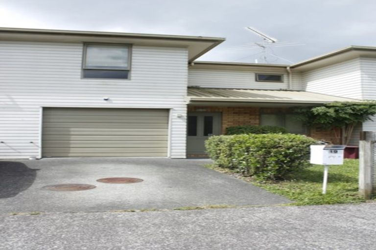 Photo of property in 19 Verdale Circle, Glen Eden, Auckland, 0602