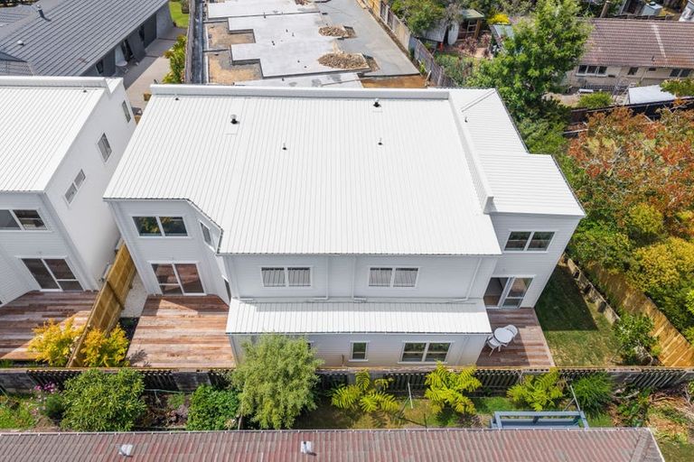 Photo of property in 4c Towra Place, Botany Downs, Auckland, 2010
