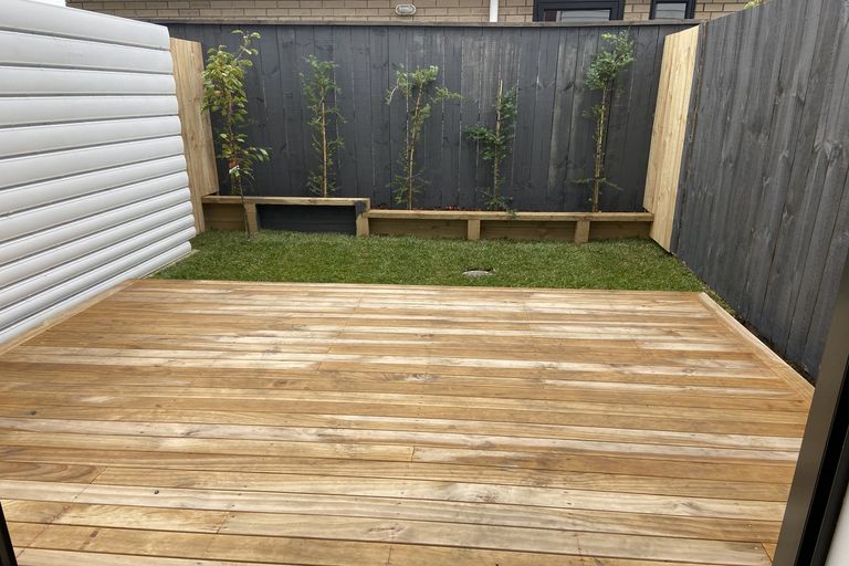 Photo of property in 11/5 Hikurangi Street, Te Atatu Peninsula, Auckland, 0610