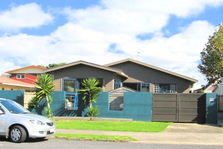 Photo of property in 1/57 Hattaway Avenue, Bucklands Beach, Auckland, 2012