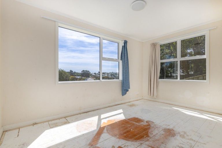 Photo of property in 8 Penguin Grove, Waitangirua, Porirua, 5024