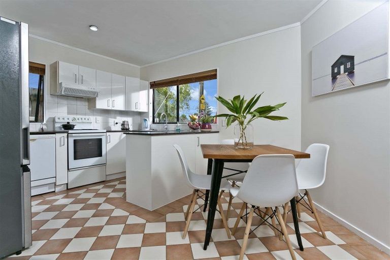 Photo of property in 1/15 Ocean View Road, Hillcrest, Auckland, 0627