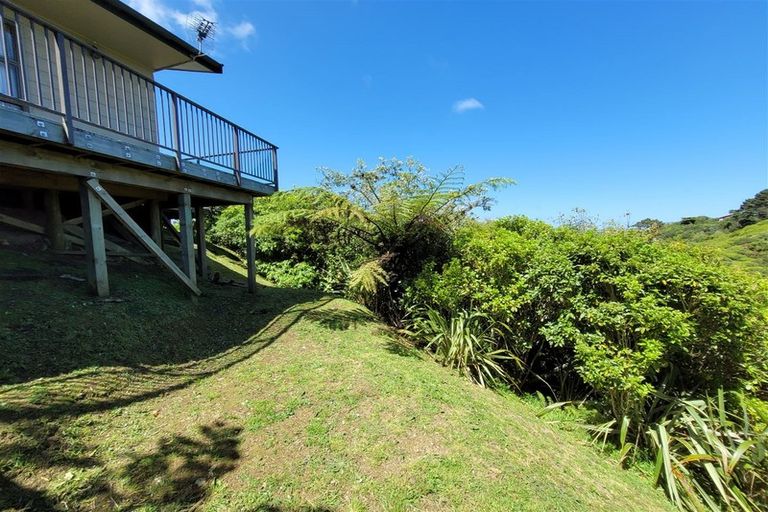 Photo of property in 10 Bayswater Place, Newlands, Wellington, 6037