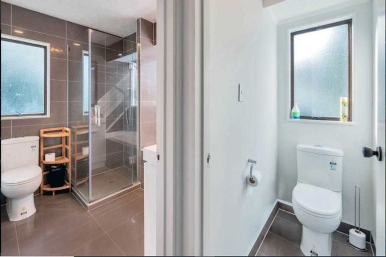 Photo of property in 21 Crosby Road, West Harbour, Auckland, 0618