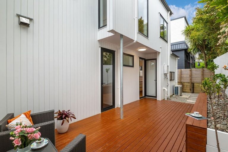 Photo of property in 61a Knights Road, Rothesay Bay, Auckland, 0630