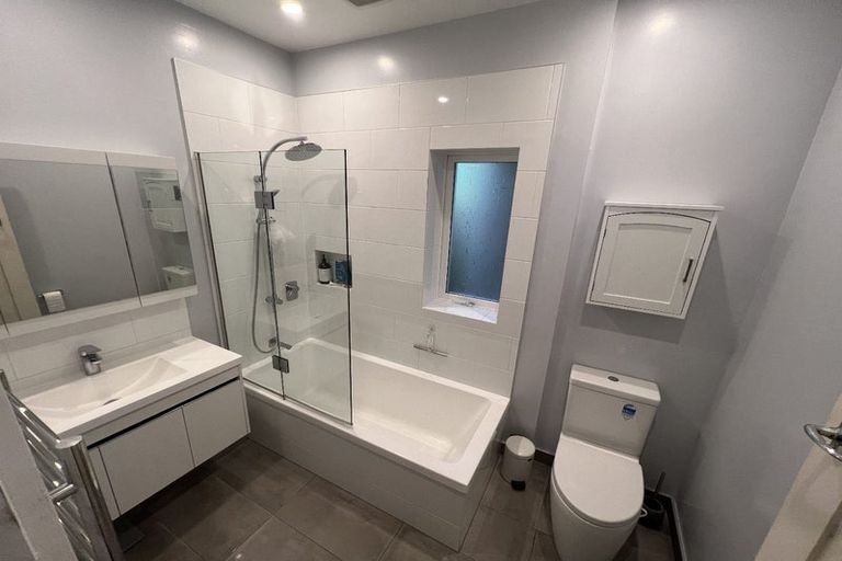 Photo of property in 162 Sutherland Road, Lyall Bay, Wellington, 6022