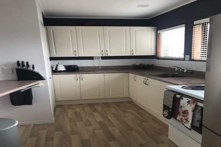 Photo of property in 2/131 Union Road, Howick, Auckland, 2014