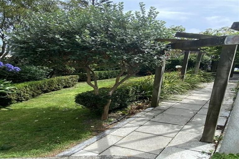 Photo of property in 4 Batham Drive, Mount Victoria, Wellington, 6011