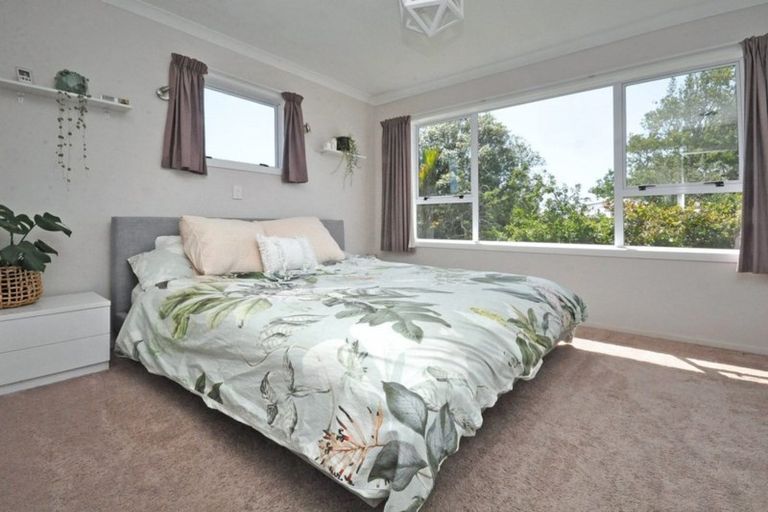 Photo of property in 86a Sylvan Crescent, Te Atatu South, Auckland, 0610