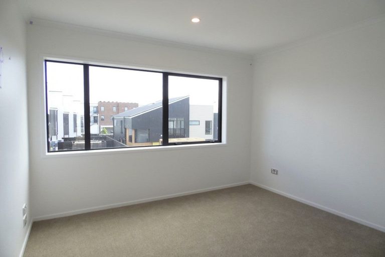 Photo of property in 9/25 Sidney Wallingford Way, Hobsonville, Auckland, 0616