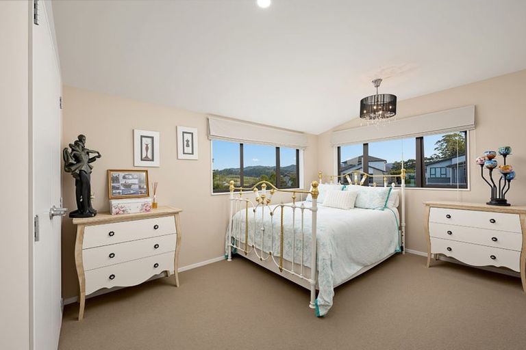 Photo of property in 77 San Marino Drive West, Henderson, Auckland, 0612