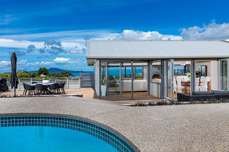 Photo of property in 25 Parr Terrace, Castor Bay, Auckland, 0620