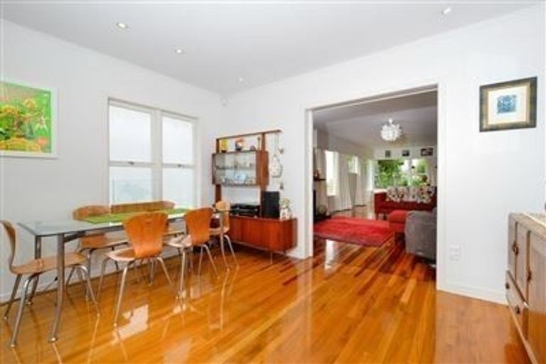 Photo of property in 148 Luckens Road, West Harbour, Auckland, 0618