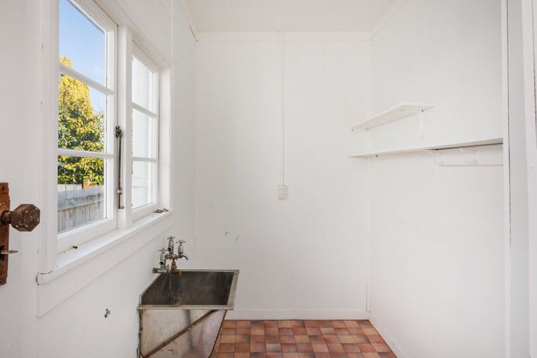 Photo of property in 18 East Street, Terrace End, Palmerston North, 4410
