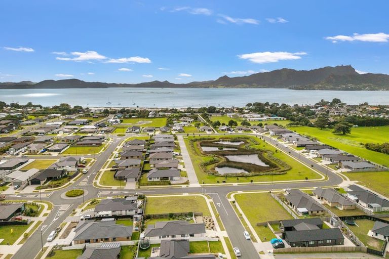 Photo of property in 4 Te Taniwha Road, One Tree Point, 0118