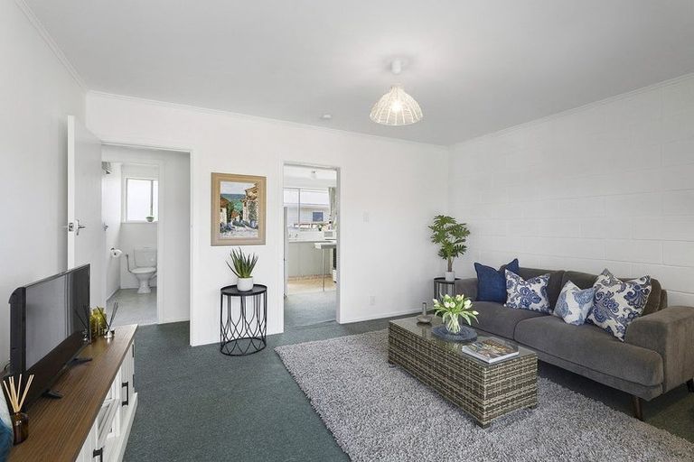 Photo of property in 2/14 Jillett Street, Titahi Bay, Porirua, 5022