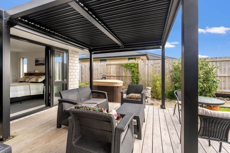Photo of property in 4 Te Taniwha Road, One Tree Point, 0118