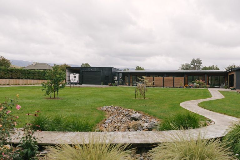 Photo of property in 38a Pohutukawa Drive, Levin, 5571