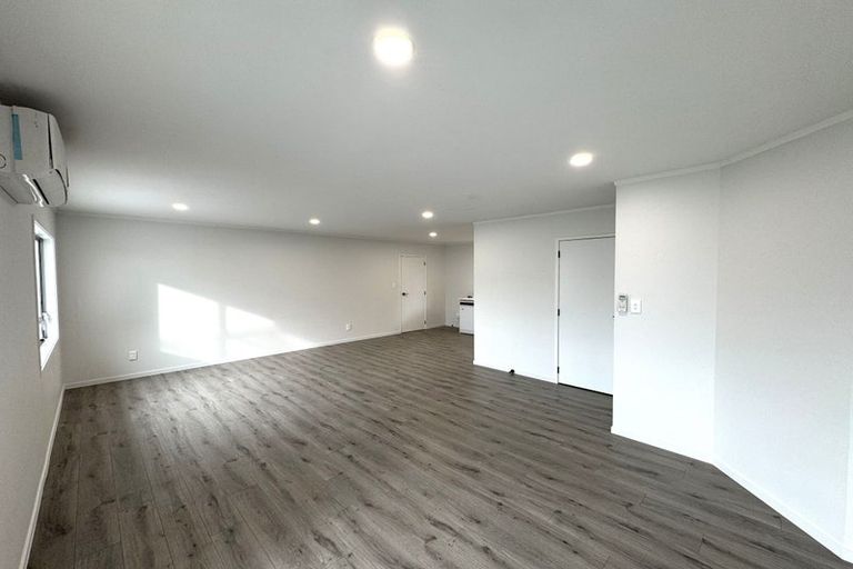 Photo of property in 48 Lauderdale Road, Birkdale, Auckland, 0626