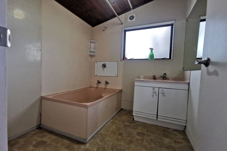 Photo of property in 108c Colwill Road, Massey, Auckland, 0614