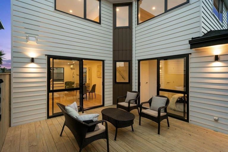 Photo of property in 1d Valron Road, Te Atatu South, Auckland, 0602