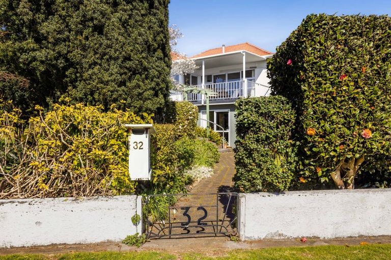 Photo of property in 32 Queens Road, Glen Avon, New Plymouth, 4312