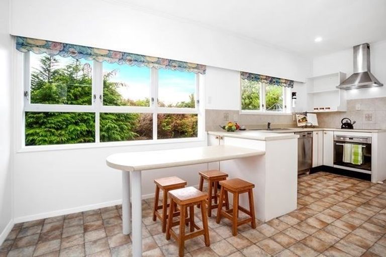 Photo of property in 3 Larsen Crescent, Tawa, Wellington, 5028