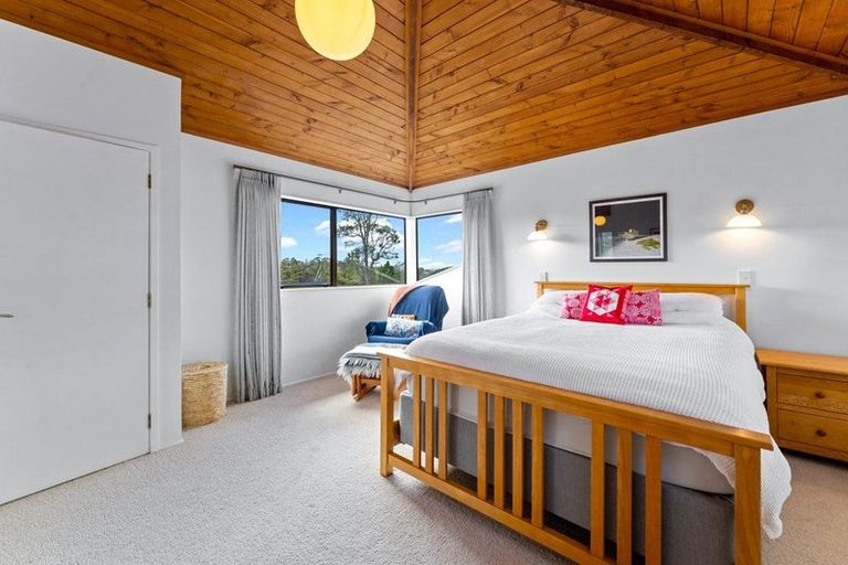 Photo of property in 10 Mosman Place, Chatswood, Auckland, 0626