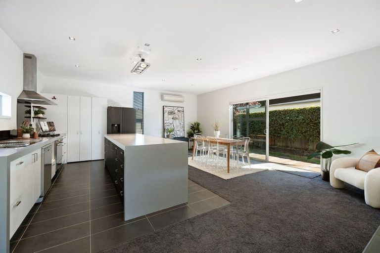 Photo of property in 11 Haddow's Place, Lake Hayes, Queenstown, 9304