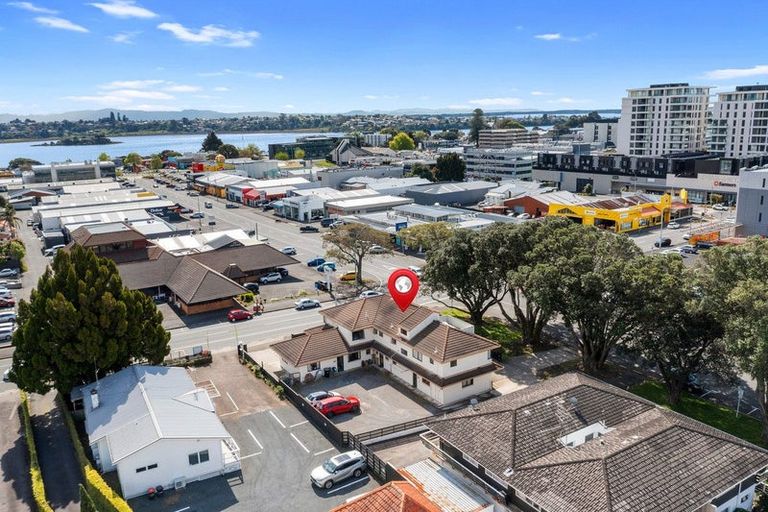 Photo of property in 182 Devonport Road, Tauranga, 3110
