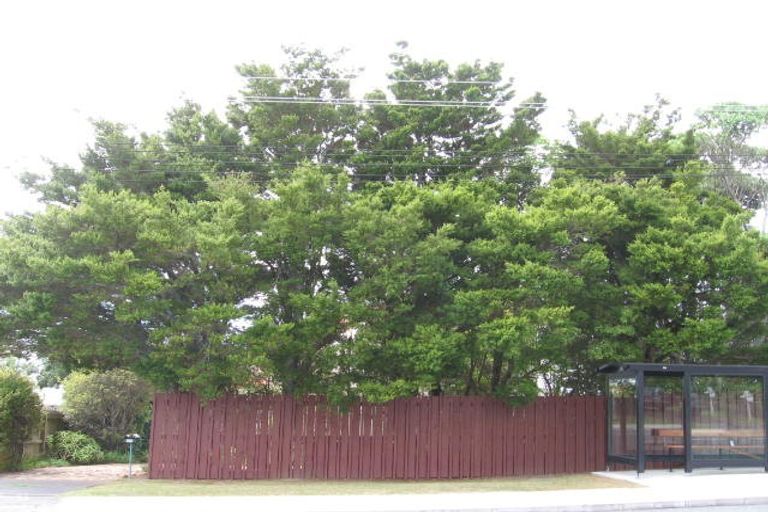 Photo of property in 2/989 Beach Road, Torbay, Auckland, 0630