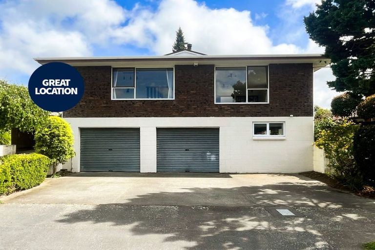Photo of property in 14 Camberwell Place, Avonhead, Christchurch, 8042