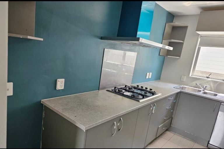 Photo of property in 31/3 Hulme Place, Henderson, Auckland, 0612