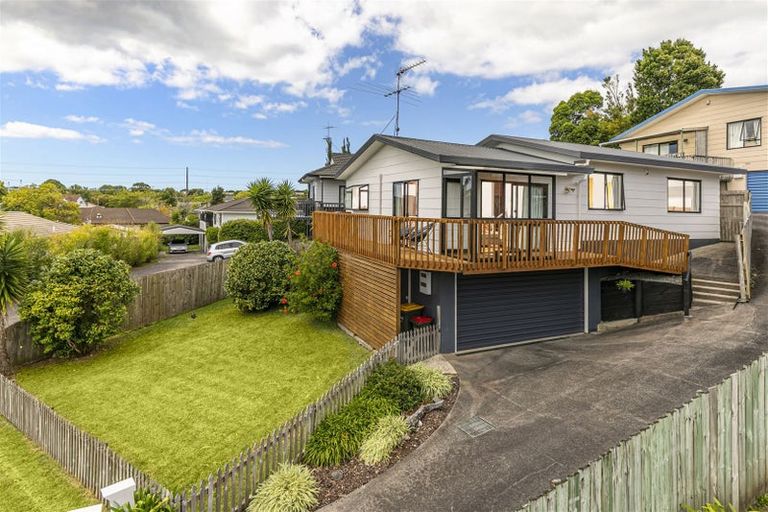 Photo of property in 1/10 Sevilla Place, Unsworth Heights, Auckland, 0632